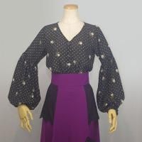 美品 あっけなく フラメンコ衣装】マルチカラー花柄×胸元フリル