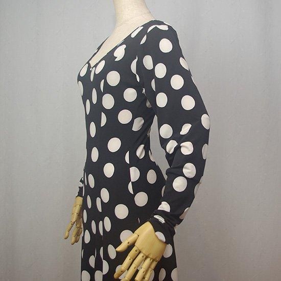 Vネックボリュームカフス ニットワンピース 山型フリル