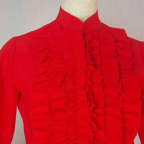 胸元フリル ロングカフスブラウス 明るめのレッド（裏地付き