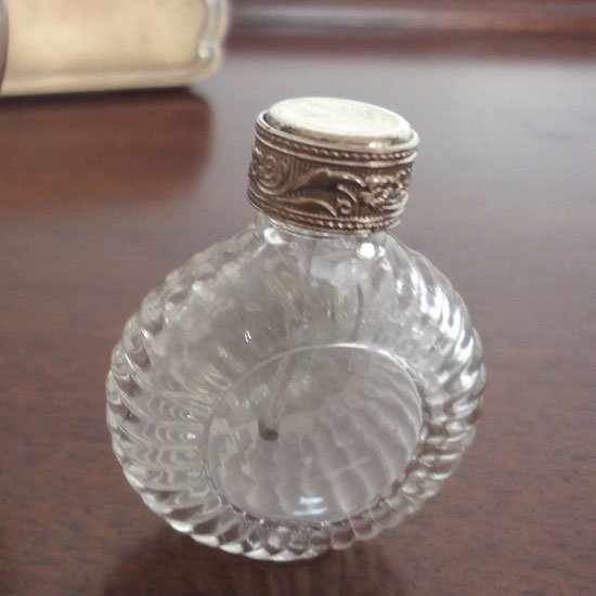 小さな香水瓶 - :UK雑貨店 GILLESPIE ROAD: イギリス雑貨 ハンドメイド 