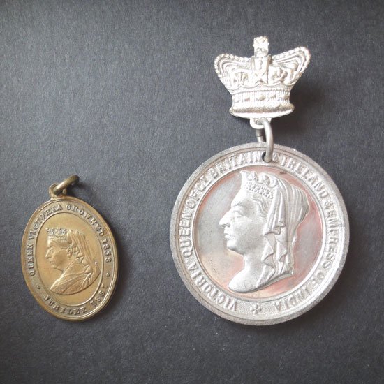 ヴィクトリア女王ジュビリー記念メダル２種 - :UK雑貨店 GILLESPIE