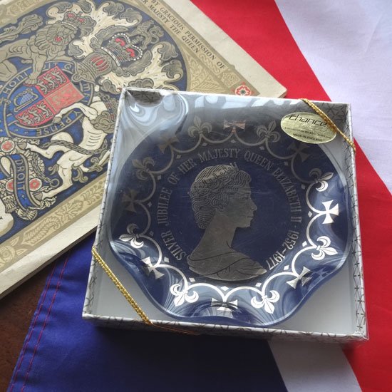 エリザベス女王即位25周年記念　銀食器