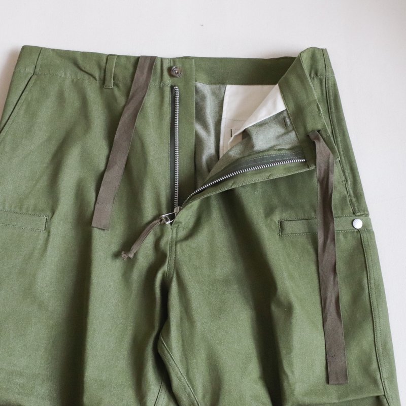 生まれのブランドで QUILP GLOVER × EESETT&Co Trousers GREEN - パンツ