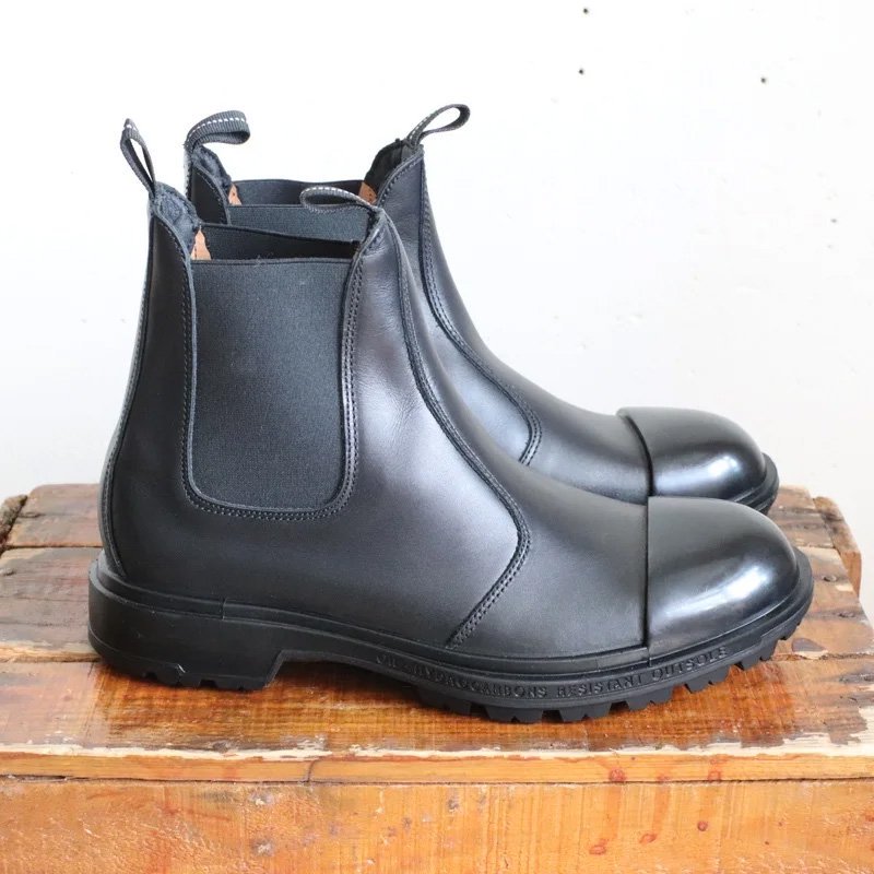 Side gore Boots    Black