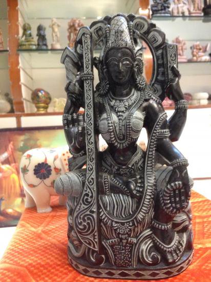 サラスワティ女神の手彫り石像を南インドから直送いたします 無料で入魂プージャ可