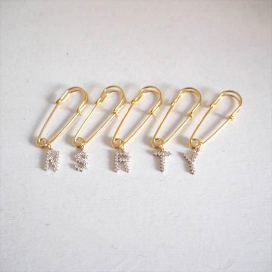 キュービックジルコニアイニシャルブローチ - oucaWEBSHOP