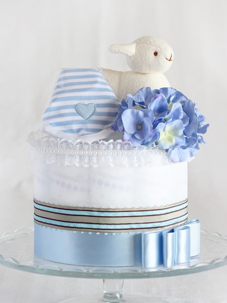 出産祝いに人気 １段おむつケーキ スタイとぬいぐるみ付きおむつケーキ メリイ ブルー おむつケーキのお店 Angel Cake