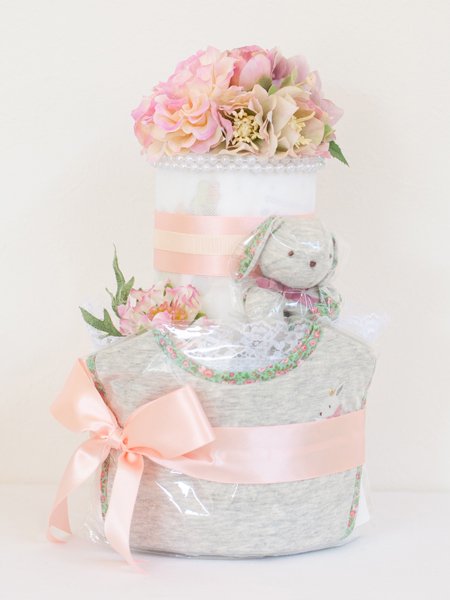花柄ベビーアイテム付きおむつケーキ「野うさぎ　ピンク」