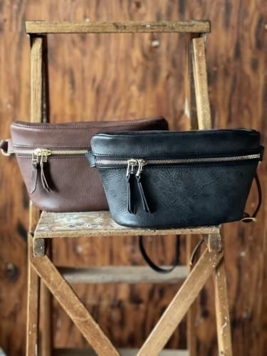 CROSSED ARROWS ブラウンレザー ボディバッグ CROSSED ARROWS ブラウンレザー ボディバッグ