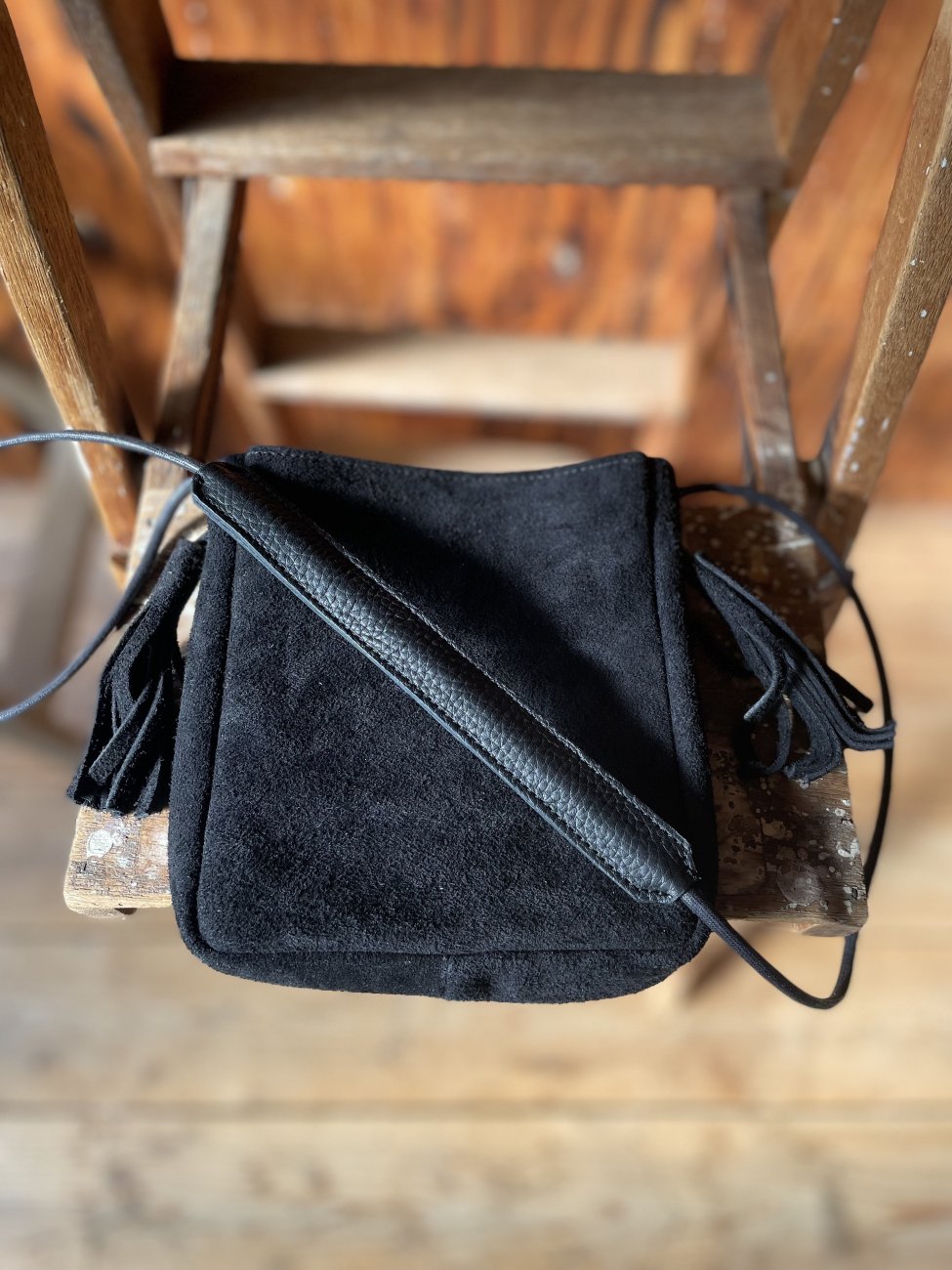 スエードレザーネックバッグ / Suede Leather Neck BAG