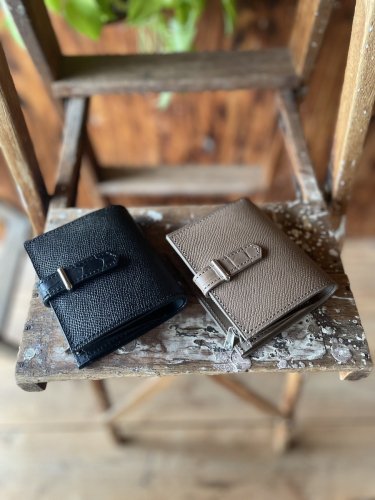 <img class='new_mark_img1' src='https://img.shop-pro.jp/img/new/icons15.gif' style='border:none;display:inline;margin:0px;padding:0px;width:auto;' />Embossing leather conpact wallet/エンボスレザー コンパクトウォーレット/classic series