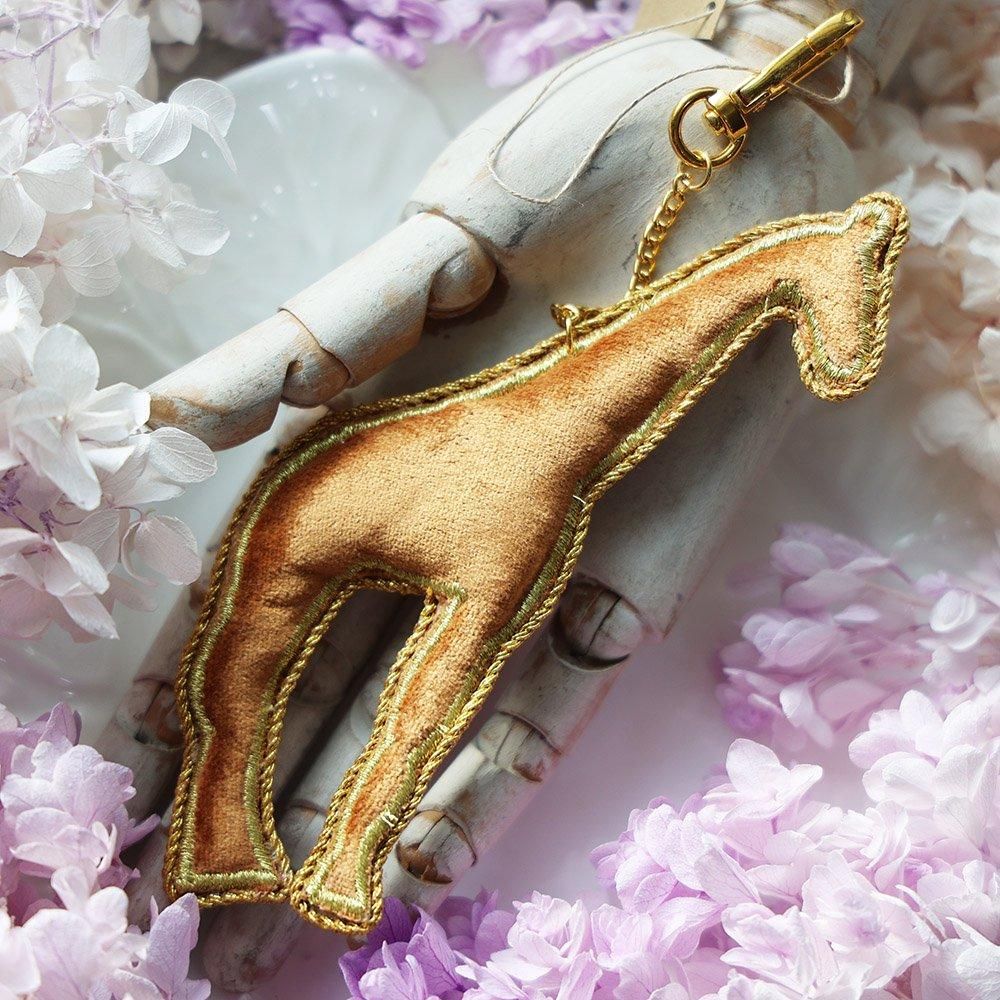 ザリ刺繍キーホルダー「キリン」- 海福雑貨通販部