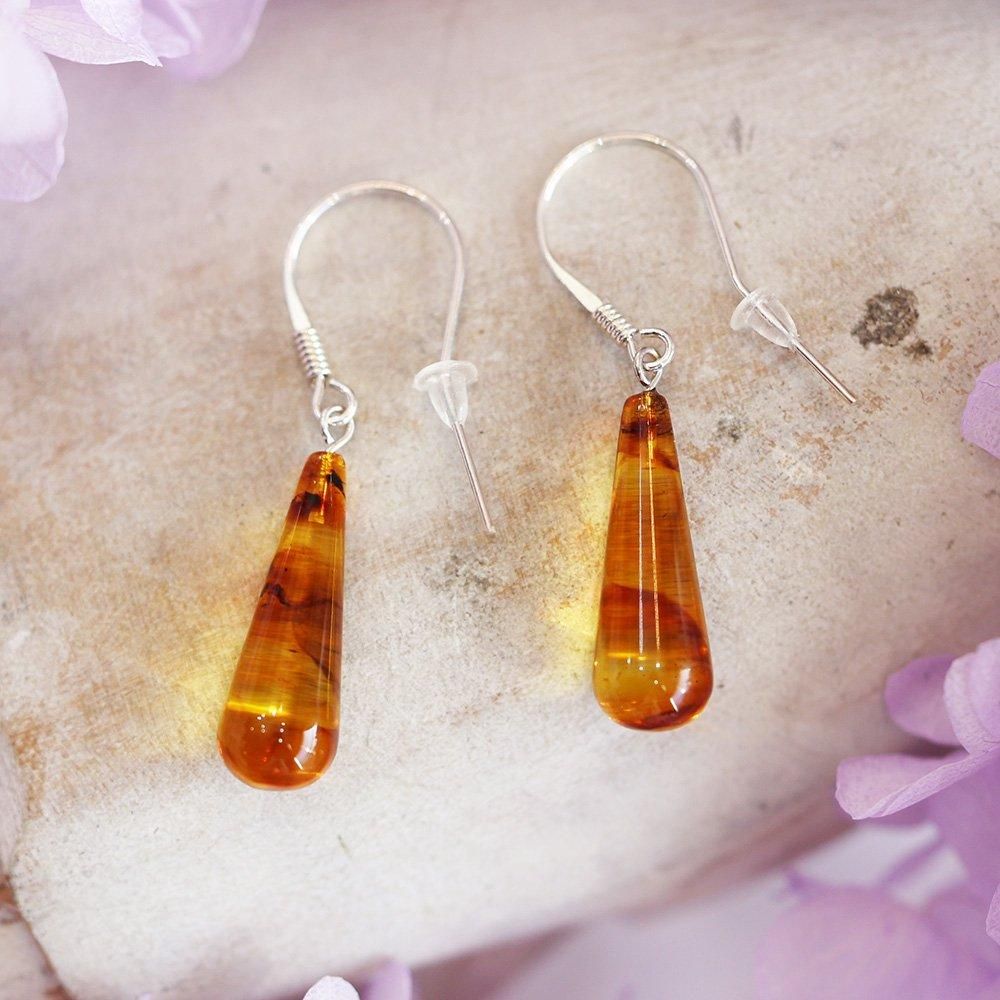 琥珀（プレスアンバー）の雫型ピアス - 海福雑貨通販部
