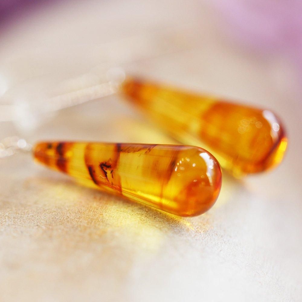 琥珀（プレスアンバー）の雫型ピアス - 海福雑貨通販部