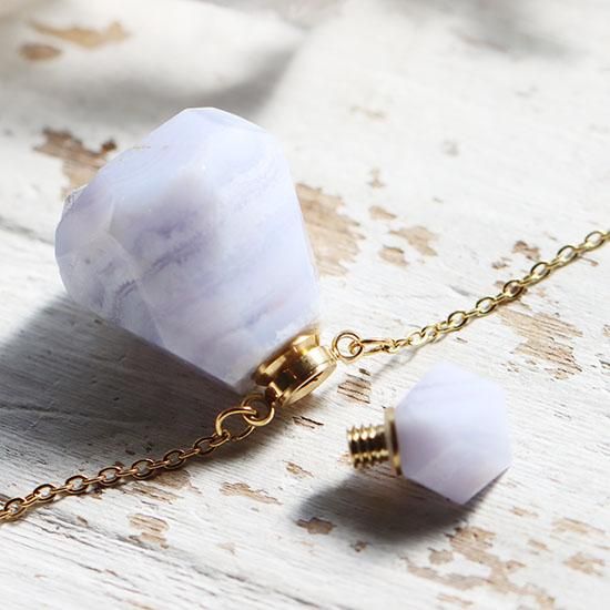 【受注生産】ブルーレースアゲート　ロープネックレス チューダー朝 ストレス・緊張緩和・癒し効果】石全長4.3cm 大ぶり高品質ブルーレース