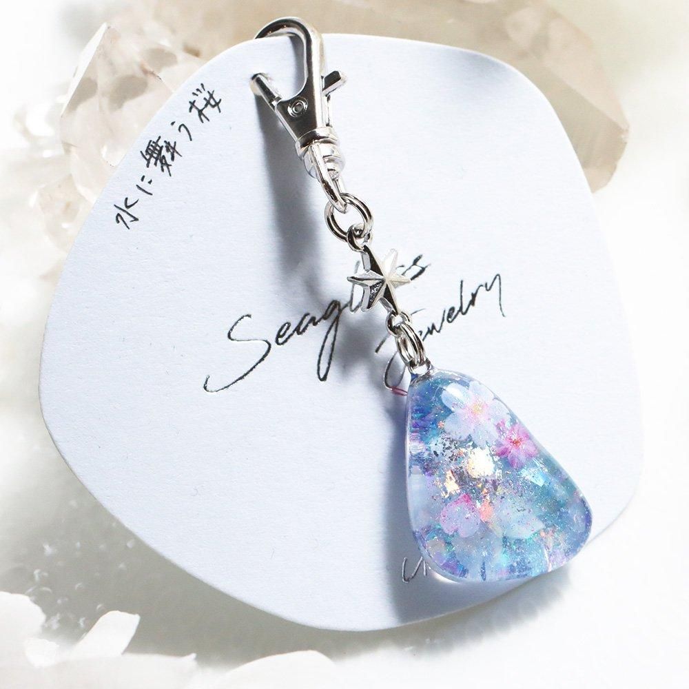 【ゆきゆっきー❄様】1180.天然石　琉球ガラス　桜　おすわり猫　キーホルダー 楽天市場】猫キーホルダー シルク両面刺繍 メインクーン
