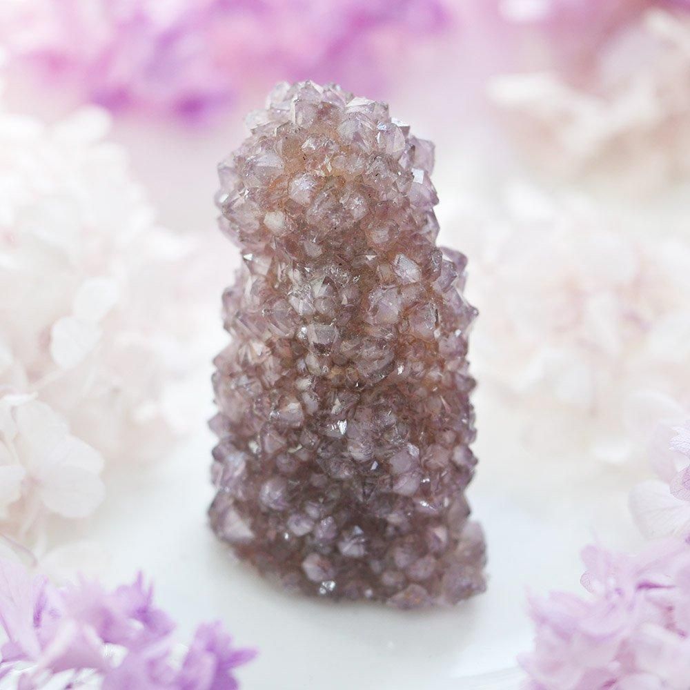【来福】ウルグアイ産⭐️透明ラベンダーアメジスト笑口⭐️ライト⭐️龍穴⭐️N9⭐️台座付き アメジストクラスター ウルグアイ産 台座付属 182-8014 – 天然石