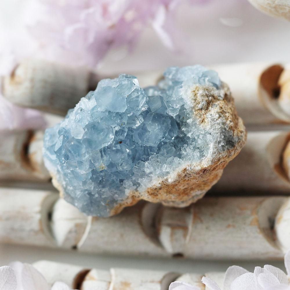 セレスタイン 原石 楽天市場】セレスタイト 原石 2.2Kg 天青石 Celestite
