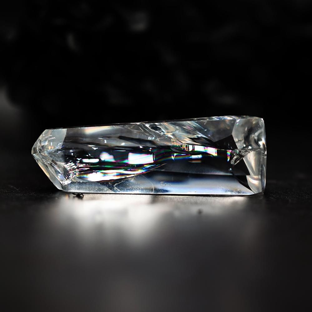 透明水晶 レーザー水晶 透明感と輝き、微細な円形〇蝕象模様 - 水晶専門店