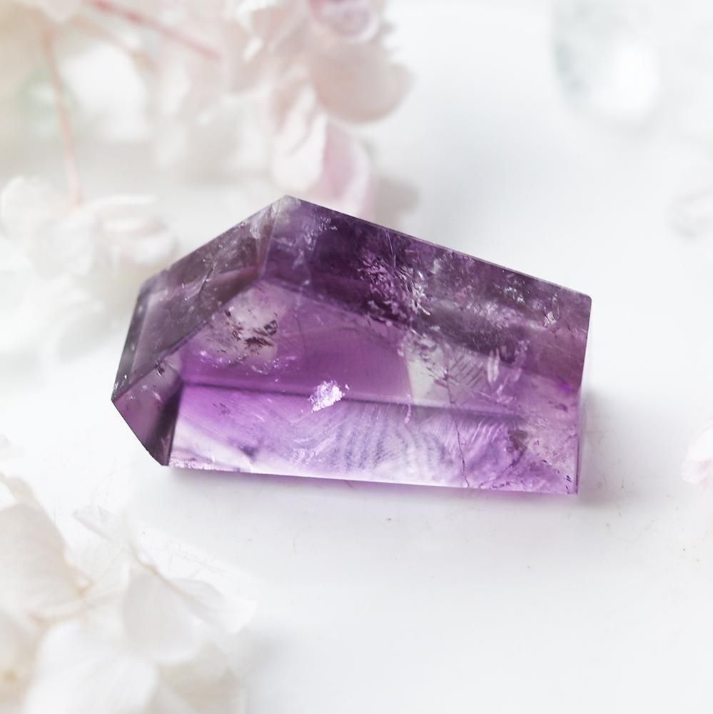 【来福】ウルグアイ産⭐️透明ラベンダーアメジスト笑口⭐️ライト⭐️龍穴⭐️N9⭐️台座付き アメジスト - 海福雑貨通販部