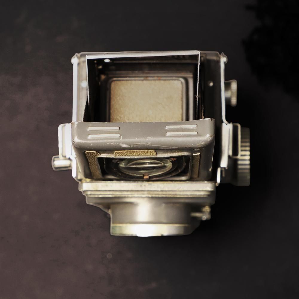 古びた二眼レフカメラ（ジャンク）- 海福雑貨通販部