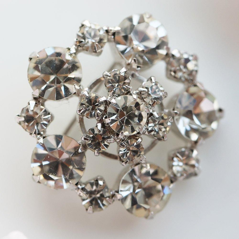 美品 クリスタルガラス ブローチ クリア シルバー925 ブローチ 銀線細工の透かしの花びらが美しいお花のブローチ(シルバー