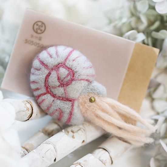 アンモナイト 超大型 黄鉄鉱化した化石 絶品 約4.1kg 縫合線WWFT031