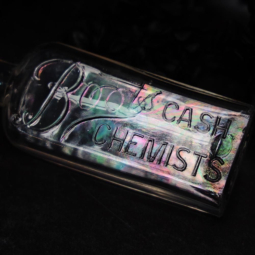 アンティーク薬瓶「Boots Cash Chemists」（銀化瓶）- 海福雑貨通販部