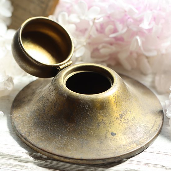 真鍮の壺