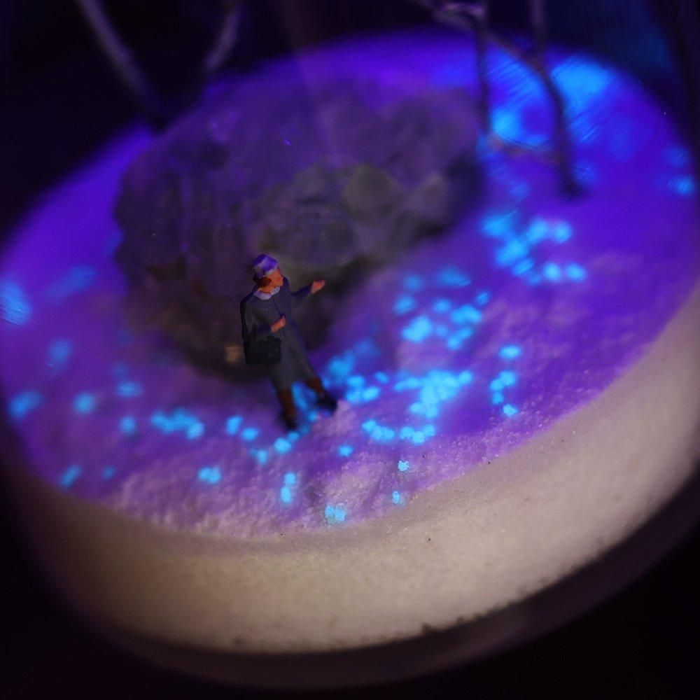 鉱物ジオラマ瓶（薬瓶・特大）「幻想ツアー」- 海福雑貨通販部