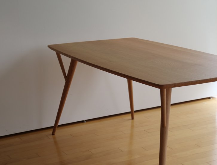 日進木工（Formsシリーズ）K2タイプ ダイニングテーブル｜樹種とサイズが選べるオーダーダイニングテーブル