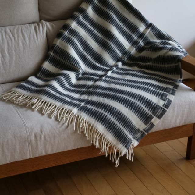 KLIPPAN（クリッパン）スロー 〈ハーバル・ブラック/ホワイト