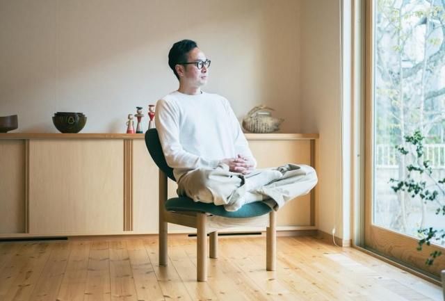 豊口克平・どっしり座れるトヨさんの椅子｜低座椅子