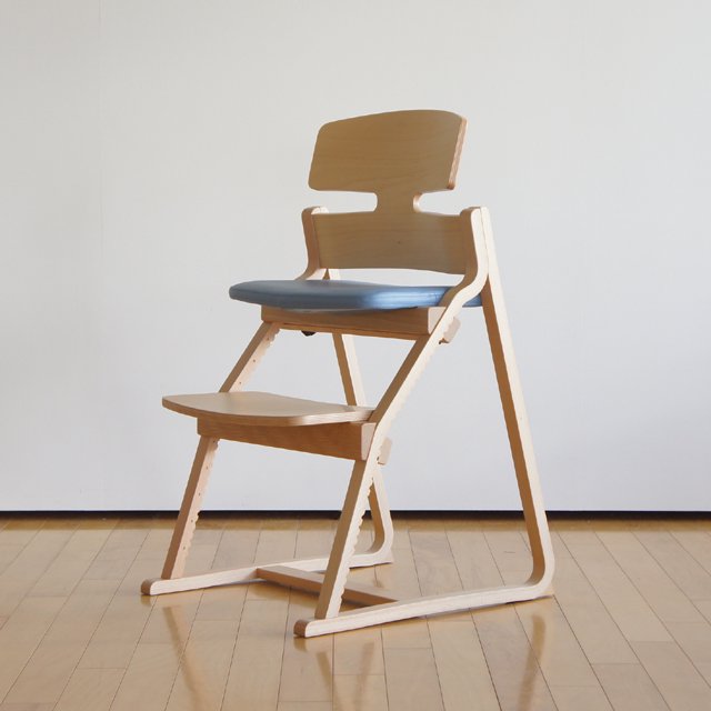 アップライト（UPRIGHT）｜子どもの姿勢を守る椅子