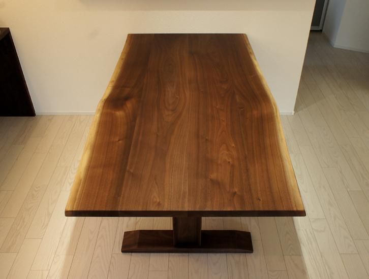 UNBOOK（アンブック）ブックマッチ風耳付き接ぎテーブル｜FORMSオリジナル