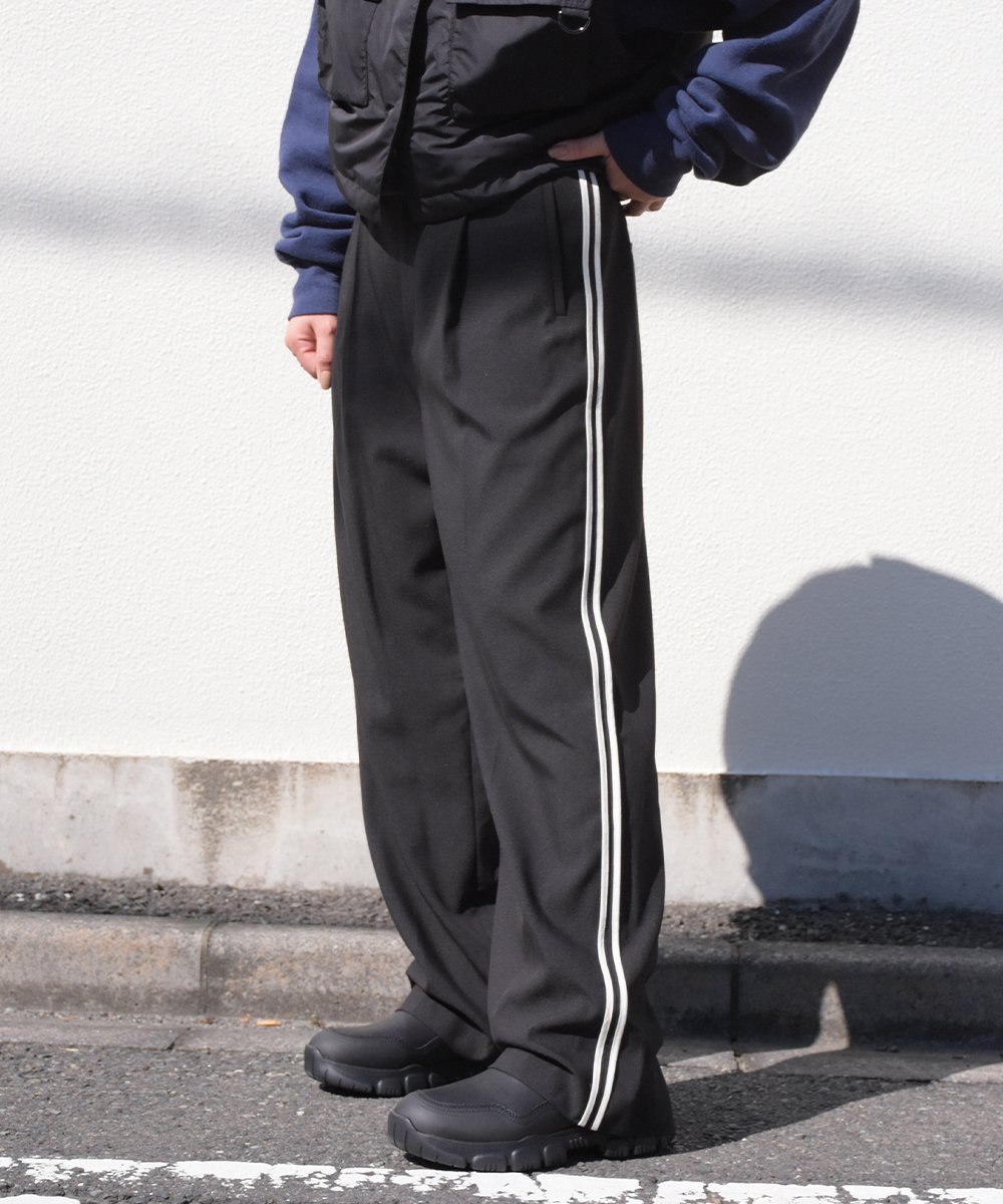 【CHIGNON】Line Pants (Black)<img class='new_mark_img2' src='https://img.shop-pro.jp/img/new/icons20.gif' style='border:none;display:inline;margin:0px;padding:0px;width:auto;' />