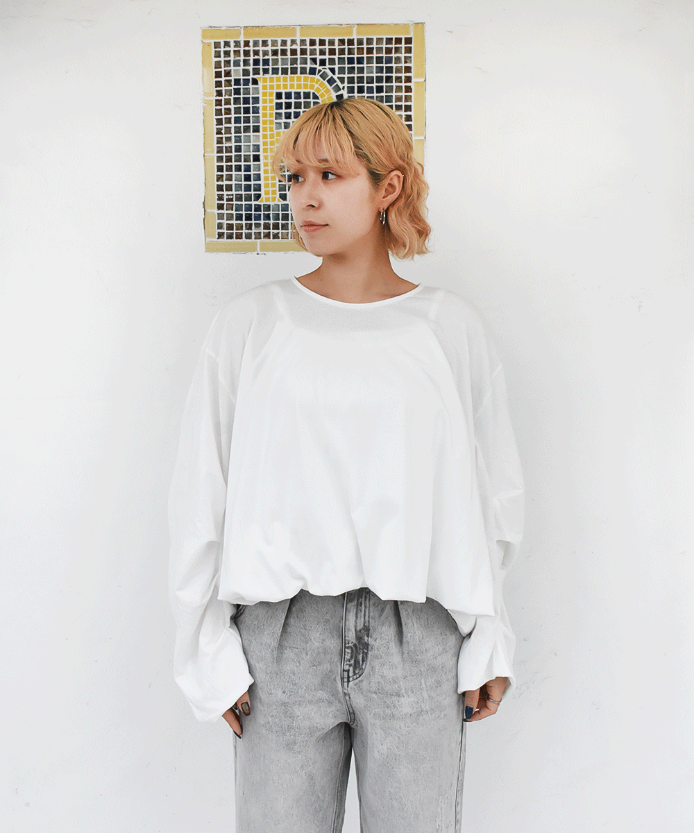 CHIGNONForm Balloon Pullover (White)<img class='new_mark_img2' src='https://img.shop-pro.jp/img/new/icons20.gif' style='border:none;display:inline;margin:0px;padding:0px;width:auto;' />