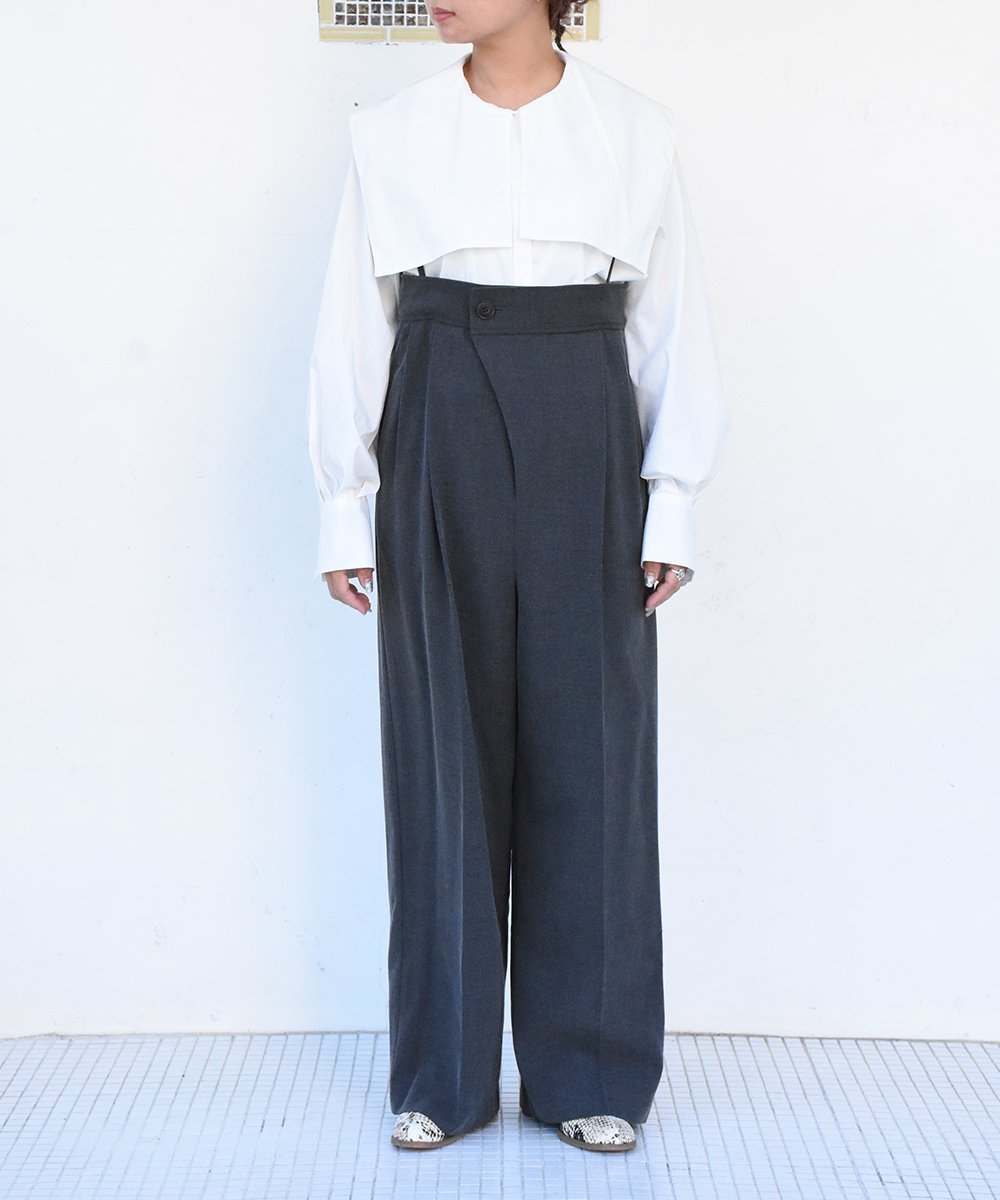 CHIGNONSuspender Pants (CHARCOAL)<img class='new_mark_img2' src='https://img.shop-pro.jp/img/new/icons8.gif' style='border:none;display:inline;margin:0px;padding:0px;width:auto;' />