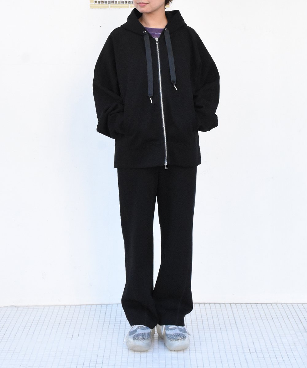 CHIGNONCardboard Pants (Black)<img class='new_mark_img2' src='https://img.shop-pro.jp/img/new/icons8.gif' style='border:none;display:inline;margin:0px;padding:0px;width:auto;' />