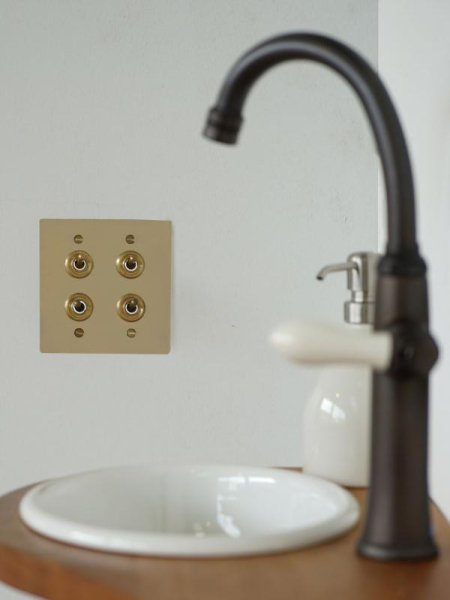 真鍮プレート4スイッチ｜住宅建材雑貨のララサラサ