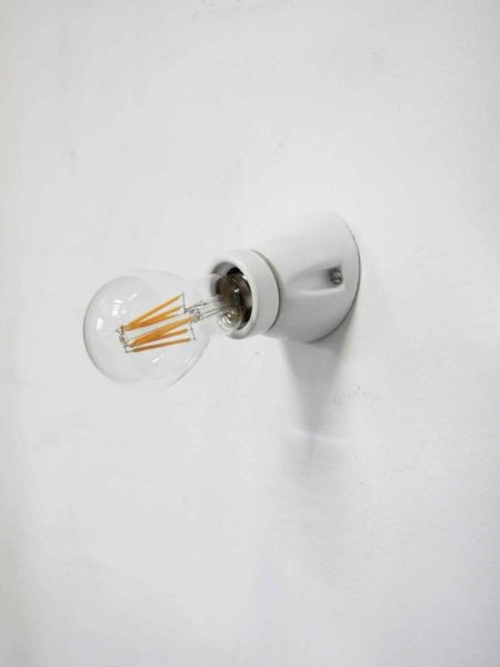 セラミックソケット アングル 100W相当LED電球セット | 壁や天井に取り付ける陶器のブラケット -  おうちデコ雑貨のお店Larasaraca通販サイト｜ララサラサ