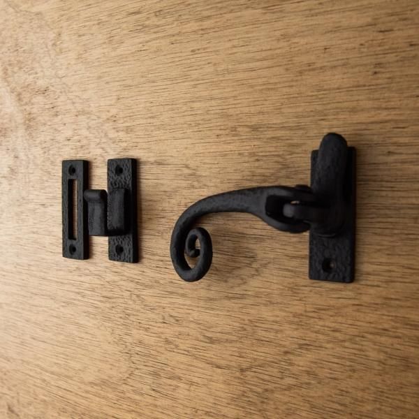 観音開き窓用ロック黒 真鍮 | デザイン性と機能性を兼ね備えた高級感