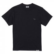 <p><img class='new_mark_img1' src='https://img.shop-pro.jp/img/new/icons5.gif' style='border:none;display:inline;margin:0px;padding:0px;width:auto;' />LOGO EMBROIDERED TEE / Black </p>