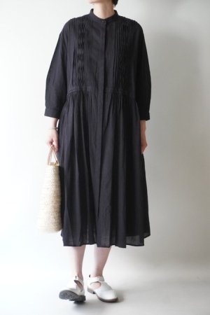 <img class='new_mark_img1' src='https://img.shop-pro.jp/img/new/icons5.gif' style='border:none;display:inline;margin:0px;padding:0px;width:auto;' />Khadi and Co.VERSAILLES A.Plan Cotton Tuck Dress