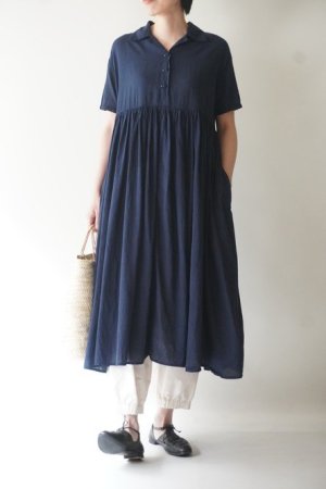 <img class='new_mark_img1' src='https://img.shop-pro.jp/img/new/icons5.gif' style='border:none;display:inline;margin:0px;padding:0px;width:auto;' />Khadi and Co.FLORA A.Plan Cotton Dress D.INDIGO
