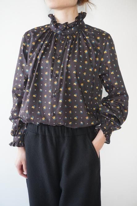 a piece of library　リバティ柄　ブラウス A PIECE OF LIBRARY】リバティクリオフリルブラウス - store