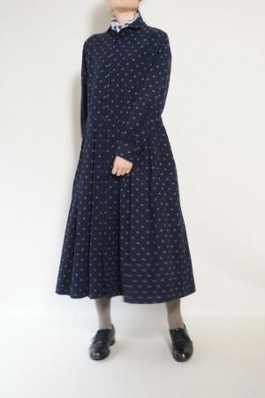 <img class='new_mark_img1' src='https://img.shop-pro.jp/img/new/icons5.gif' style='border:none;display:inline;margin:0px;padding:0px;width:auto;' />【A PIECE OF LIBRARY】クレストコールクッカワンピース