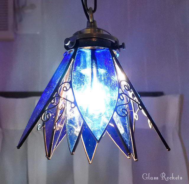 ステンドグラスの青い星のランプ 照明 ブルー