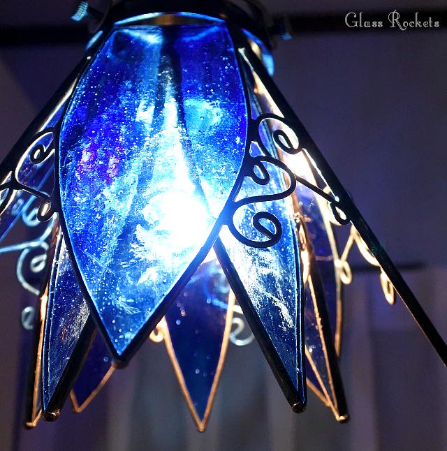 ステンドグラスの青い星のランプ 照明 ブルー
