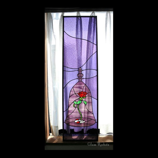 送料無料 美女と野獣 モチーフの薔薇 ステンドグラスパネル 窓 ドア 壁